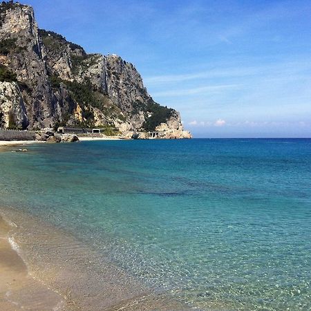 Le 3B - Finalpia Apartment Finale Ligure Luaran gambar